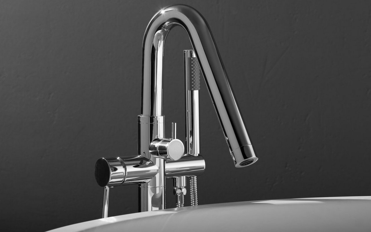 Colonna-120 Floor Mounted Tub Filler – Chrome